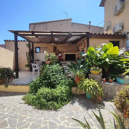 Holiday home Mambo House *